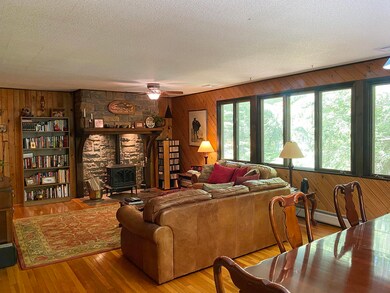 5-- Liv Room Fireplace & Mantele 0874