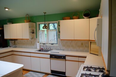 13 Karyn Terrace E, Middletown, NJ 07748 - photo 4