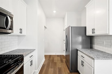 Perfect for those who love simplicity—this kitchen offers everything you need without excess.