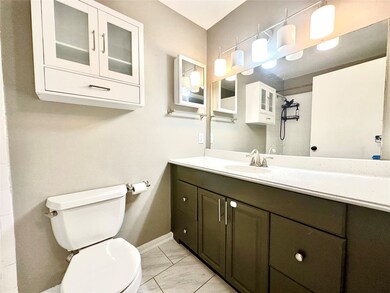 Full bath off the hallway. Nice, clean, spacious,