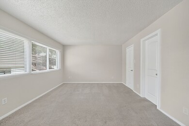 Primary bedroom with walk closet also has no share