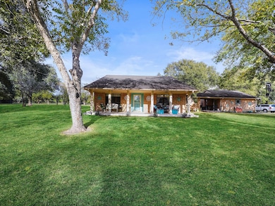 2022 Skrivanek Rd, Sealy, TX 77474 - photo 4