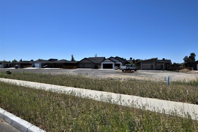 771 NW 13th St, Redmond, OR 97756 - photo 3