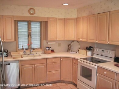 93 Avondale Ln, Matawan, NJ 07747 - photo 7