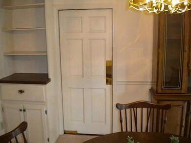Door to kitchen