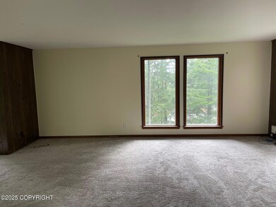 Olsen - 772 Amundsen Living Room
