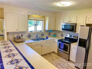 Eat-In Kitchen with Breakfast Bar