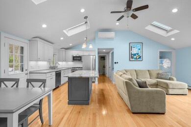 Kitchen & Living