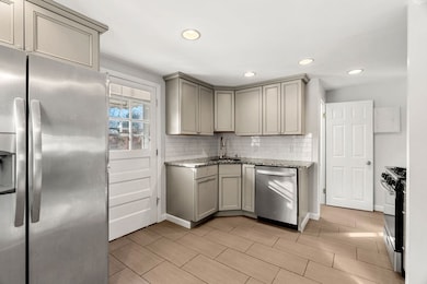 2 Kingston St unit 2, North Andover, MA 01845 - photo 5