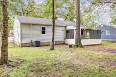 Big Screened Porch on the back great for entertain