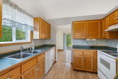 832 S Elm St, Belle Plaine, MN 56011 - photo 6