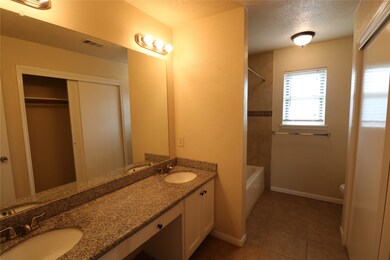 3203 Fox Run Dr, Alvin, TX 77511 - photo 6