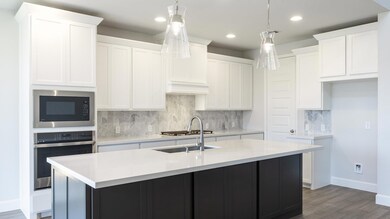 Kitchen with appliances with stainless steel fini