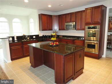 2103 Lake Forest Dr, Upper Marlboro, MD 20774 - photo 3