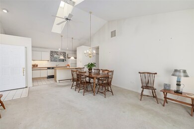 931 Williamsburg Cir, Warwick, RI 02886 - photo 4