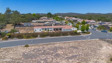 384 Falcon Crest Dr, Vandenberg Village, CA 93436 - photo 2