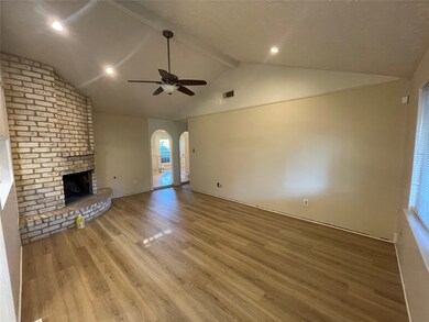 11918 Kirknoll Dr, Houston, TX 77089 - photo 5