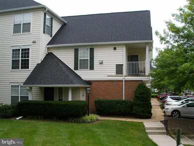 43114 Watercrest Square unit 200, Chantilly, VA 20152 - photo 2