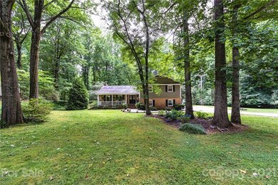 Mature trees and lots of space for you to relax!