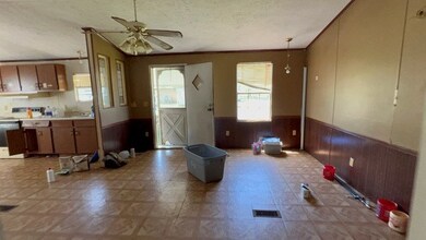 331 NE Howard St, Lake City, FL 32055 - photo 6