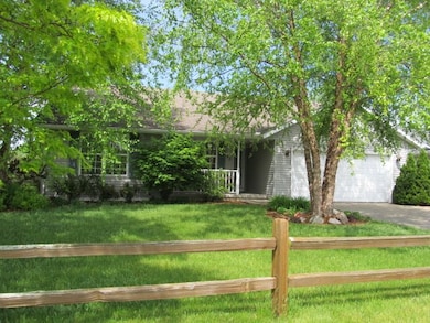 123 Debbie Dr, Evansville, WI 53536 - photo 2