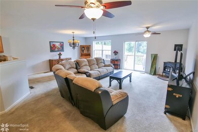 6909 Hunt Dr, Macungie, PA 18062 - photo 4