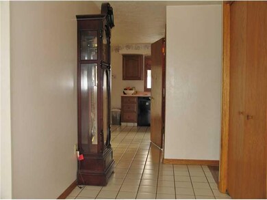 Entry/Foyer.