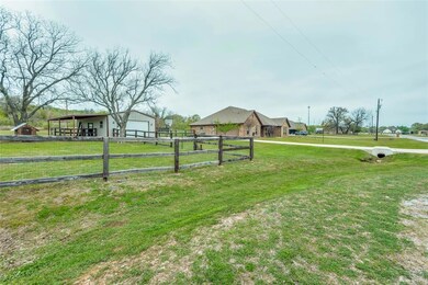 104 S Casey Ct, Springtown, TX 76082 - photo 4