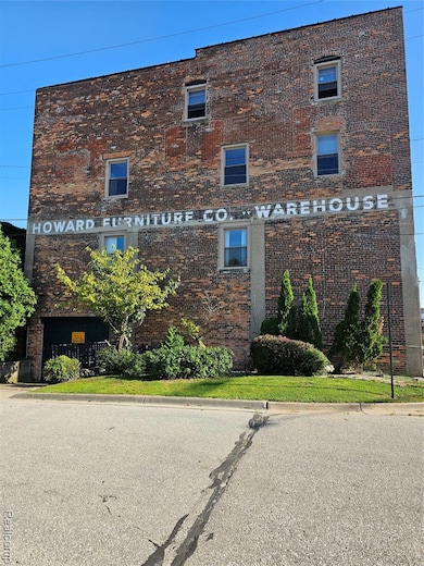 1104 4th St, Port Huron, MI 48060 - photo 2