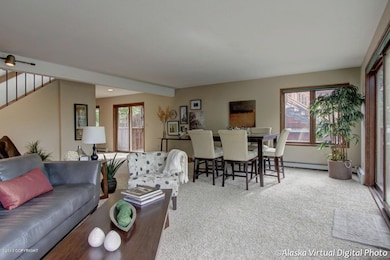 Great room w/dining area