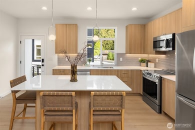 10827 11th Ave NE, Seattle, WA 98125 - photo 3