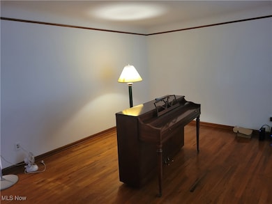 4820 Green Rd, Cleveland, OH 44128 - photo 5