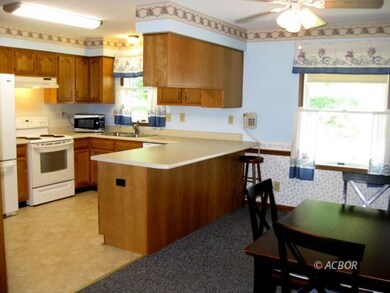 Dining/Kitchen