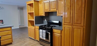 812 W Baldridge St, Ennis, TX 75119 - photo 4