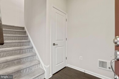 23276 Southdown Manor Terrace unit 113, Ashburn, VA 20148 - photo 4