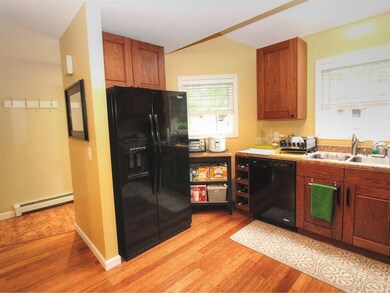 124 Hayes Ave, South Burlington, VT 05403 - photo 2