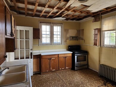 105 DOWNSTAIR KITCHEN