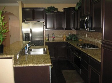 7033 E Ramona Way, Fresno, CA 93727 - photo 4