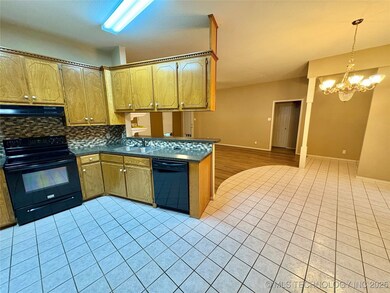 2602 Christy Cir, Durant, OK 74701 - photo 7