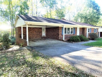 817 Waters St, Shelby, NC 28152 - photo 3
