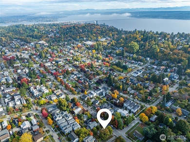 The home is just 4 blocks to wonderful Madison Valley shops & eateries.  This prime location allows quick commutes via bus, bike, walk, train!