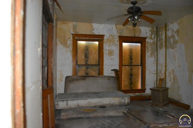 1021 SW Polk St, Topeka, KS 66612 - photo 5