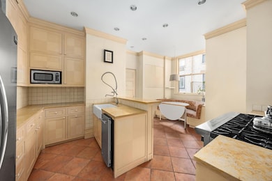 563 Park Ave unit 11-E, New York, NY 10065 - photo 6