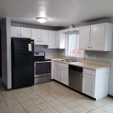 10 Oak Tree Dr unit B, Milford, MA 01757 - photo 3