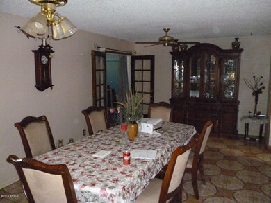 FAMLY ROOM