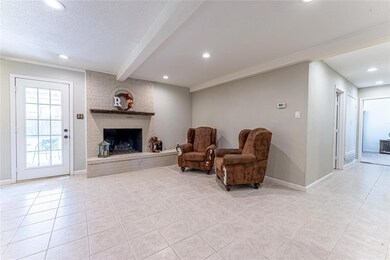 916 Madrid Ct, Hurst, TX 76053 - photo 4