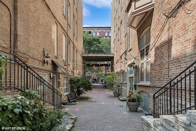 1411 N Wells St unit 3W, Chicago, IL 60610 - photo 3