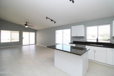 881 E Orchid Ln, Chandler, AZ 85225 - photo 4