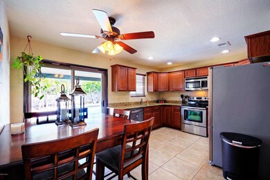 Kitchen & Dining