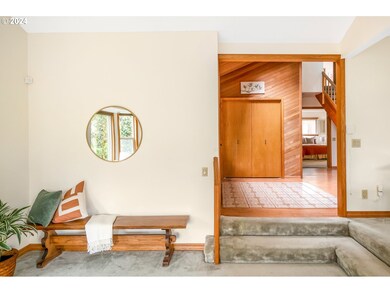 Living Room/Entrance